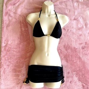 Hot Sauce Style black top with ruching side skirt. One Size